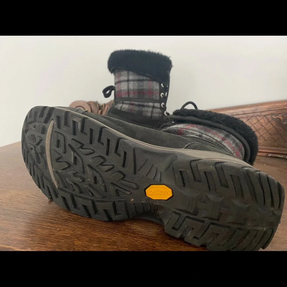 UGG Men’s Tartan Butte Lace-Up Boots Size 8,5